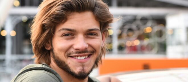 Rayane Bensetti : son importante ressemblance avec une star d’une célèbre série !