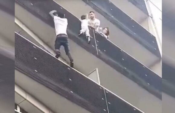 Paris : un homme escalade 4 étages à mains nues pour sauver un bébé suspendu dans le vide