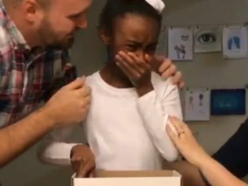 L’incroyable émotion de cette petite fille qui apprend qu’elle va être adoptée
