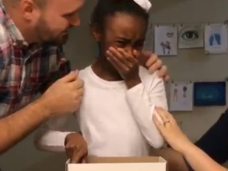 L’incroyable émotion de cette petite fille qui apprend qu’elle va être adoptée