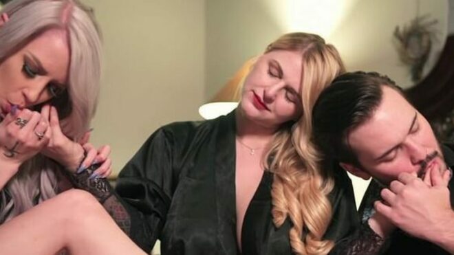 Un couple se proclame vampires et vit avec leur donneuse de sang