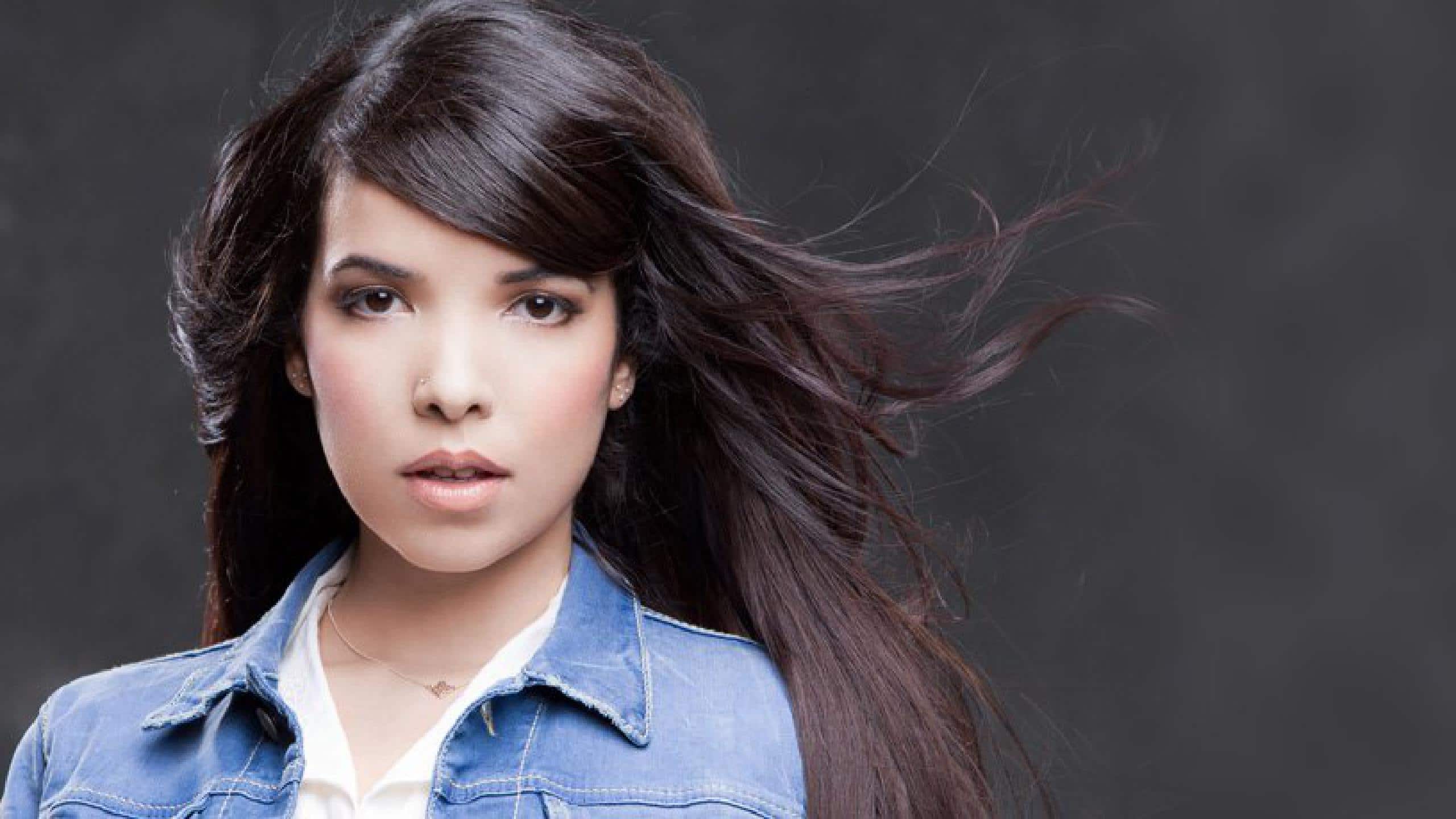 https://www.officielles.fr/wp-content/uploads/2019/08/indila.jpg