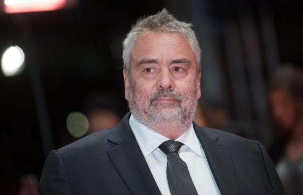 Luc Besson au tribunal car il refuse de tuer les cerfs qui passent sur son domaine