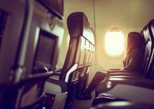 Un passager est resté debout pendant 6h de vol pour laisser sa femme dormir
