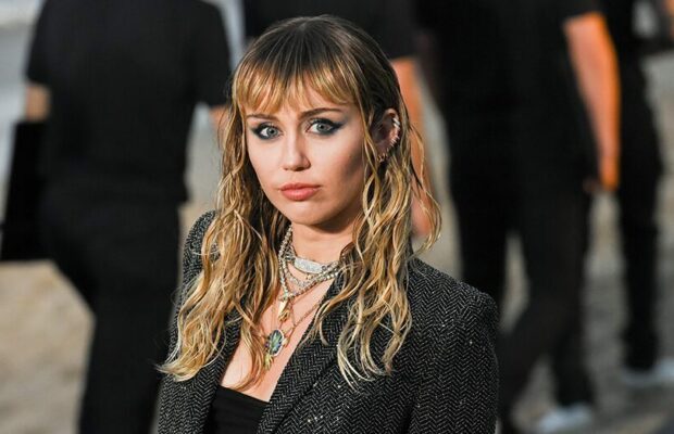 Critiquée sur sa vie amoureuse, Miley Cyrus se défend