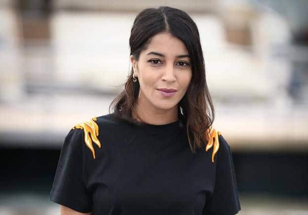 Leïla Bekhti se dit "effarée" par la haine quant au port du voile en France