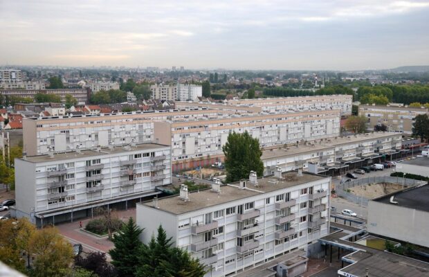 Seine-Saint-Denis : une mère jette ses 2 enfants par la fenêtre après qu'une "voix" lui a dit qu'ils étaient "des diables"
