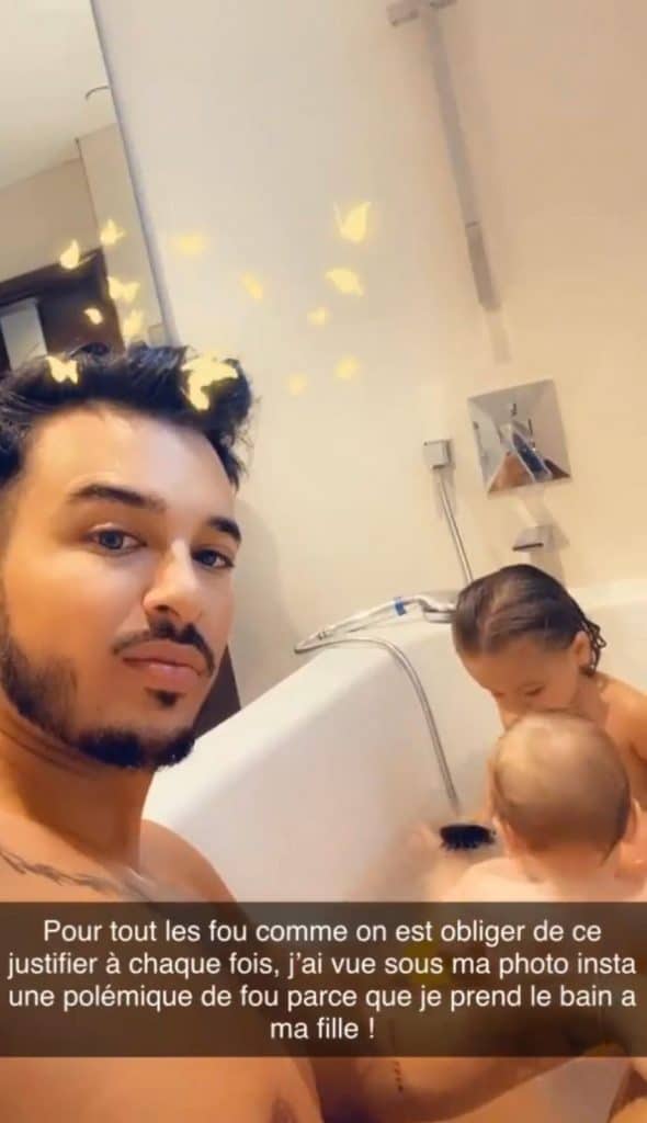 Les internautes n’ont pas aimé voir le père de famille dans la baignoire avec Chelsea et Cayden