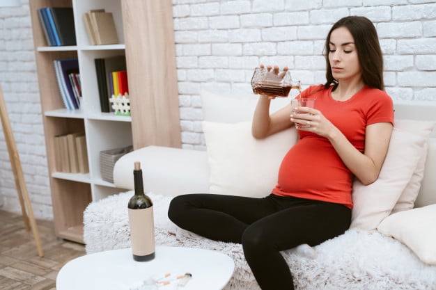 Cette maman arrête l'alcool et la drogue et se transforme radicalement