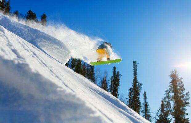 Elle tient sur un snowboard à seulement un an !