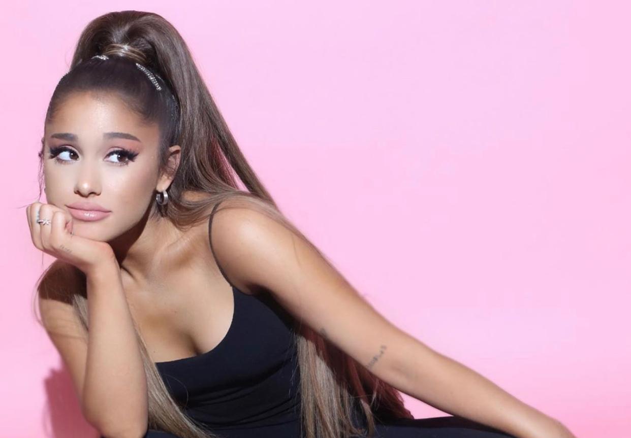 Ariana Grande : critiquée pour "ne porter que les 2 mêmes tenues", elle se défend et s'en prend à TikTok !