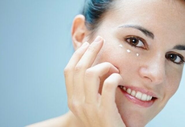 Comment faire votre crème contour des yeux naturelle à la maison
