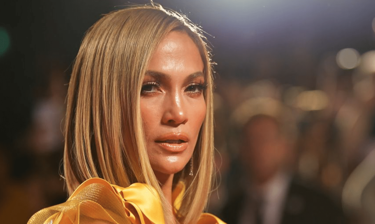 Jennifer Lopez : cet accessoire hyper bling-bling qu'elle emporte partout