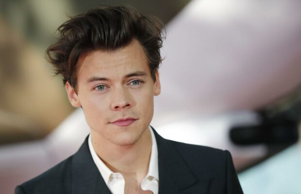 Harry Styles : le chanteur victime d’une agression à l’arme blanche en pleine rue 