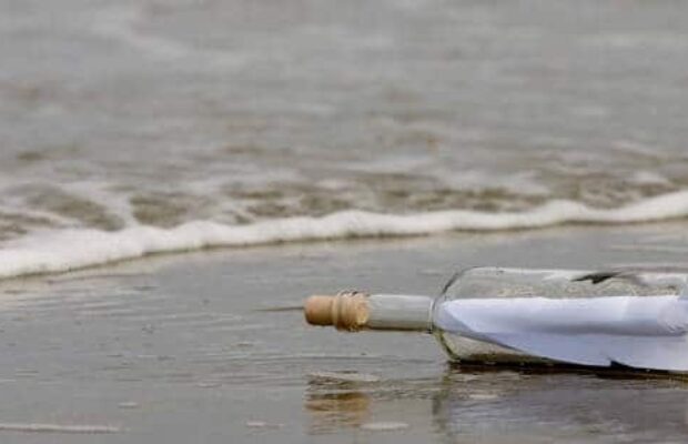 Une bouteille jetée à la mer au Canada se retrouve en France 9 mois plus tard et elle contient un message