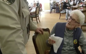 Cette centenaire se fait arrêter par la police le jour de son anniversaire, et la raison vous surprendra