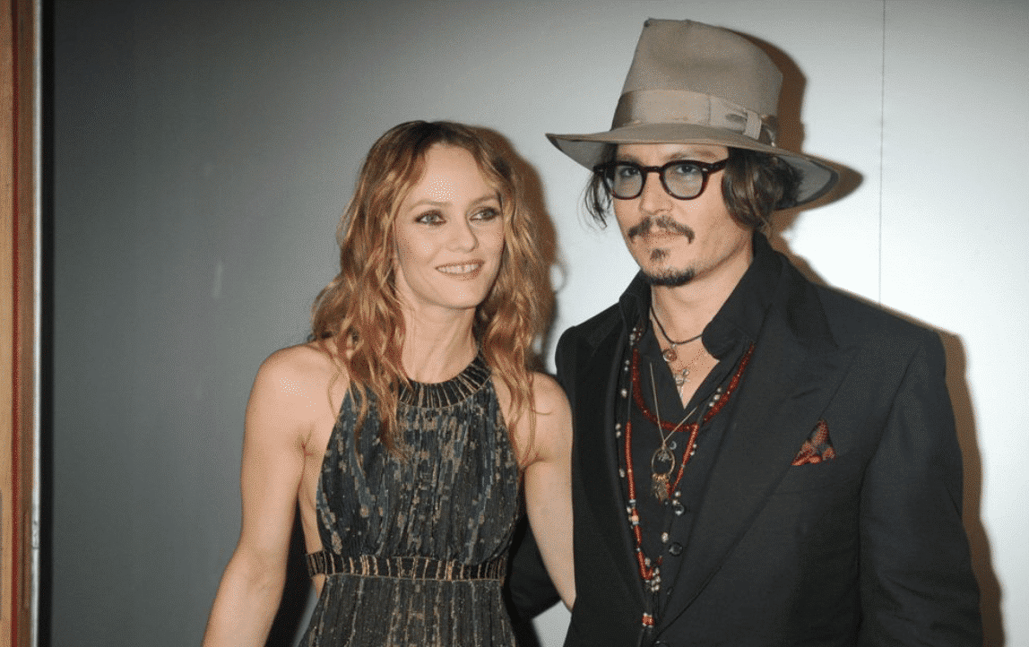 Johnny Depp accusé de violences conjugales : Vanessa Paradis prend sa défense