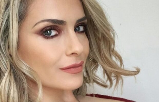 Cette photo de Clara Morgane plus jeune surprend ses fans, elle n’a pas vieilli