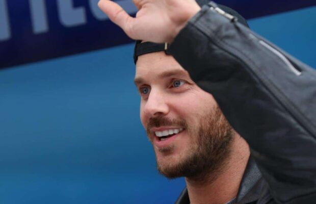 Matt Pokora : son beau cadeau à ses fans pour leur "envoyer de bonnes ondes"