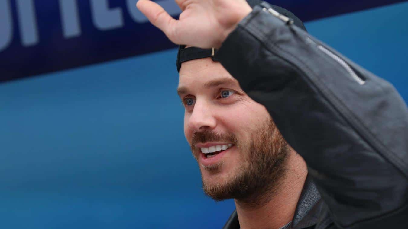 Matt Pokora : son beau cadeau à ses fans pour leur "envoyer de bonnes ondes"