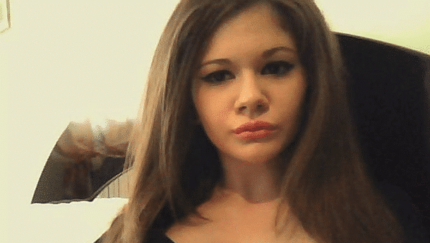 Une jeune femme subit une 20ème injection pour avoir les plus grosses lèvres au monde et montre le résultat