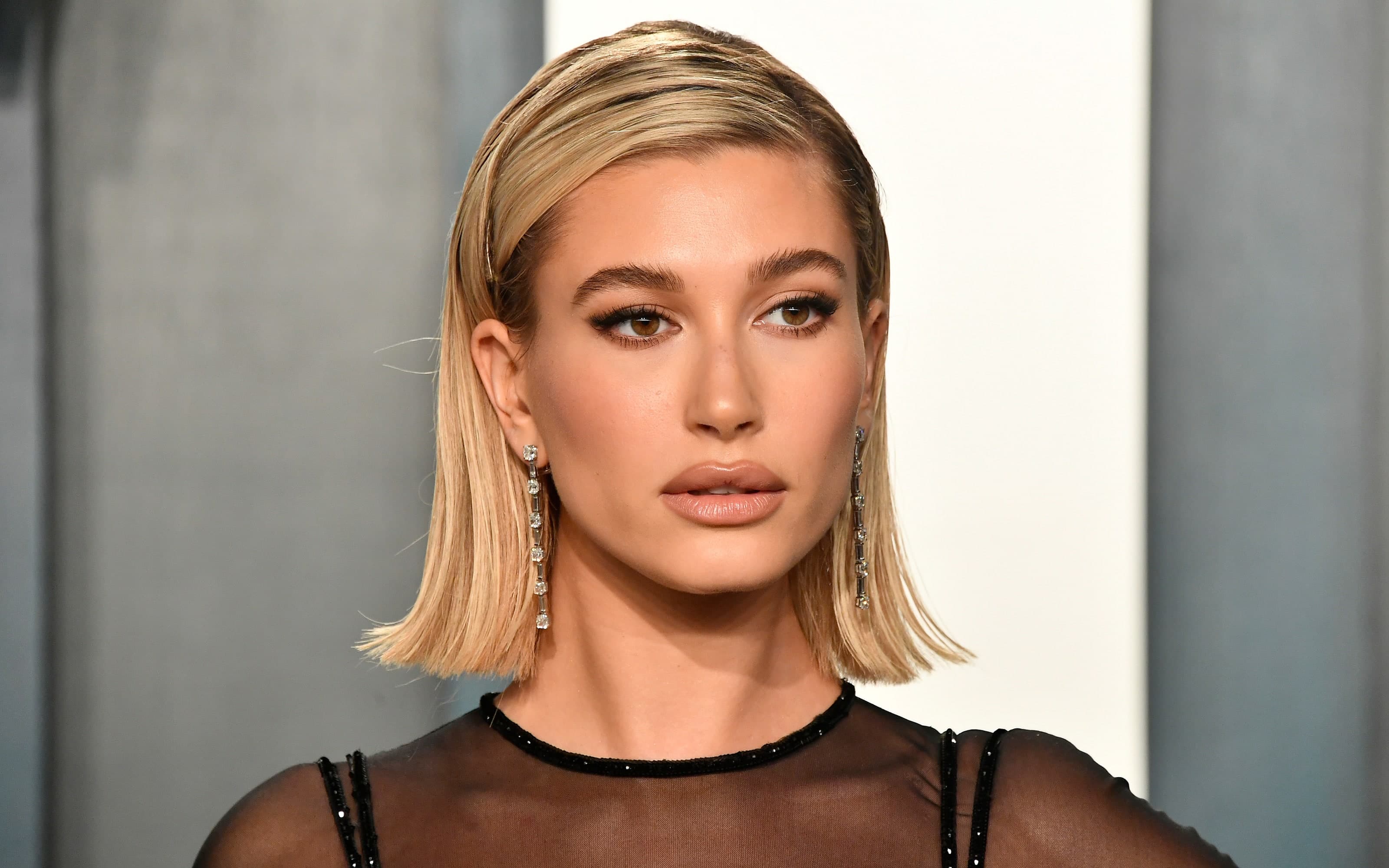 Hailey Bieber : sa réponse cash aux critiques sur ses chirurgies ethétiques