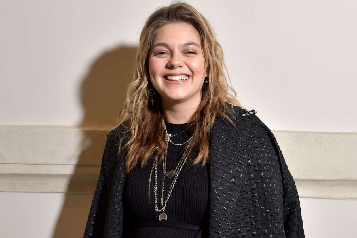 Louane réapparaît sur les réseaux sociaux et montre sa fille pour la 1ère fois