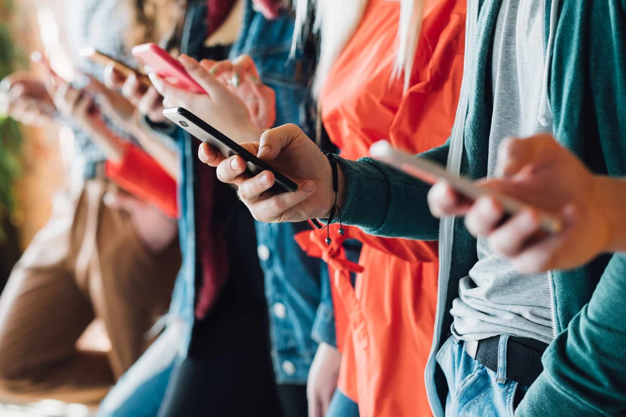 Ces signes du zodiaque qui sont accros à leurs téléphones portables