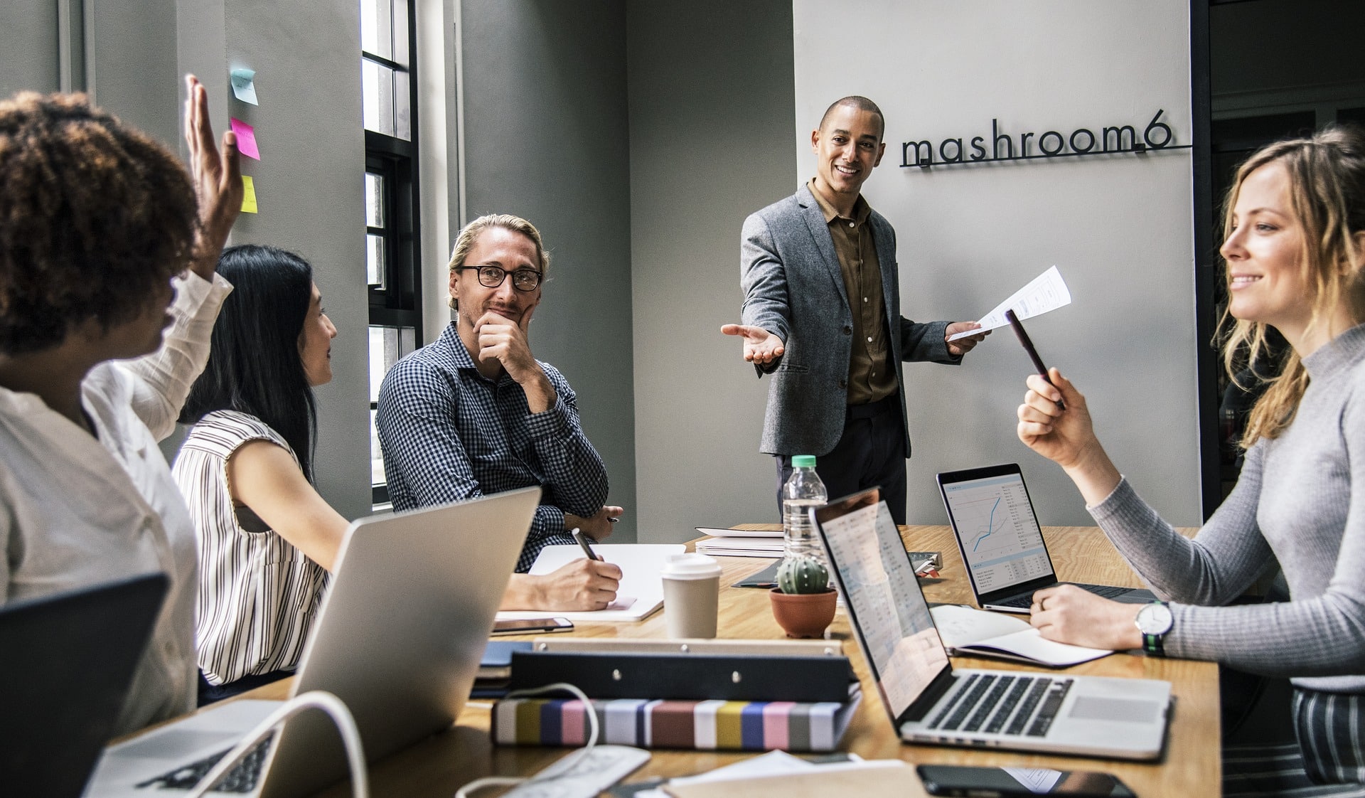 Ces signes qui font les meilleurs collègues de travail du zodiaque