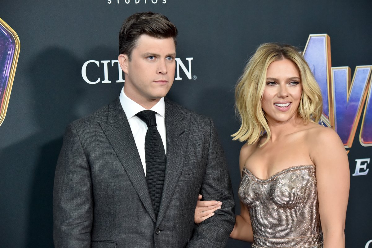 Colin Jost : le cheri de Scarlett Johansson raconte enfin leur toute première rencontre