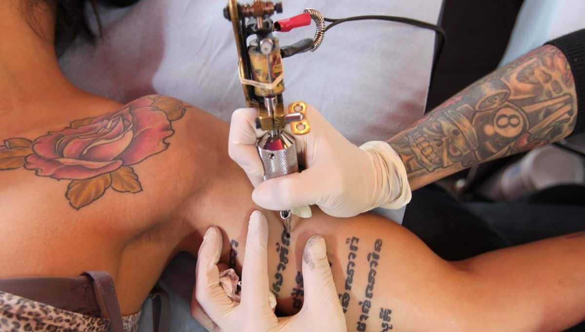 Un mari violent oblige sa femme à se faire tatouer 9 fois son prénom sur le corps