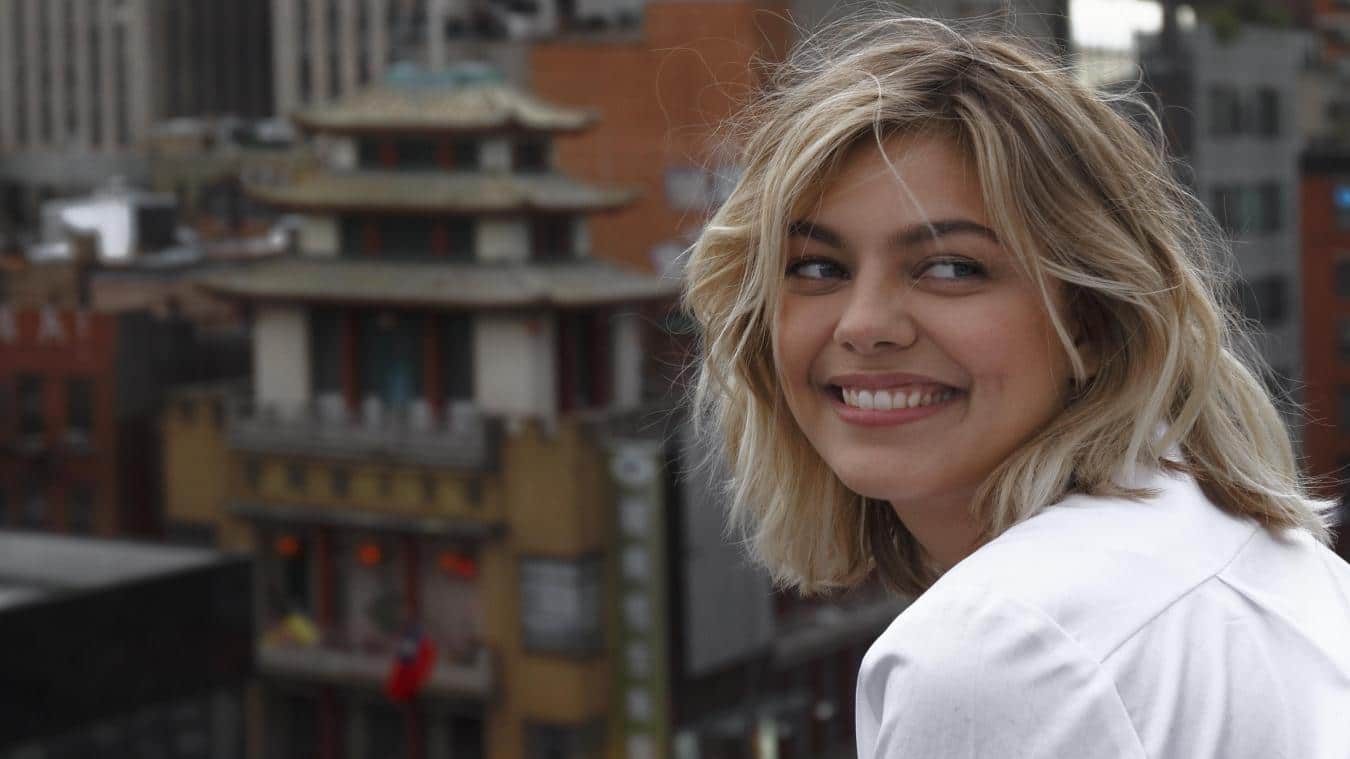 louane-obligee-d-arreter-de-fumer-elle-nen-peut-plus