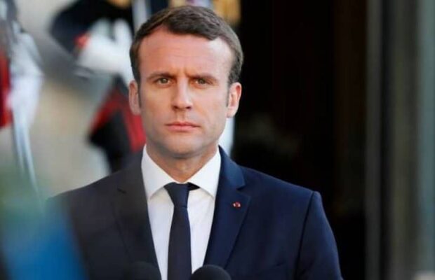 Covid-19 : pour Emmanuel Macron, 'on doit aller vers plus de restrictions'
