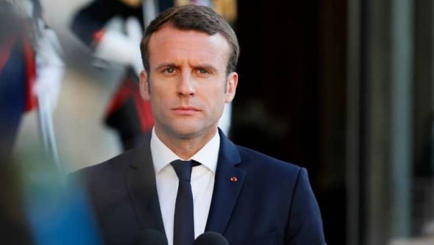 Covid-19 : pour Emmanuel Macron, 'on doit aller vers plus de restrictions'