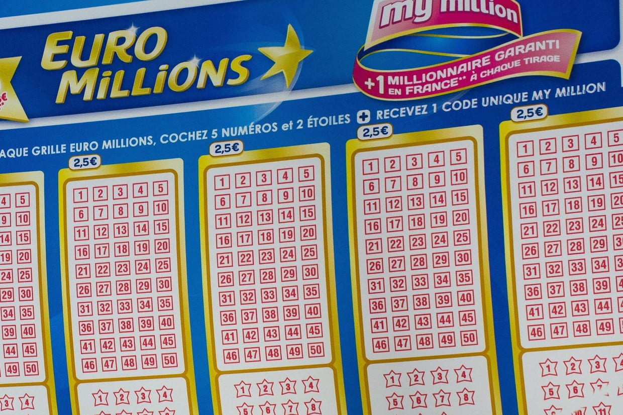 Euromillions : après avoir remporté 187 millions d'euros, sa famille tente de l'escroquer