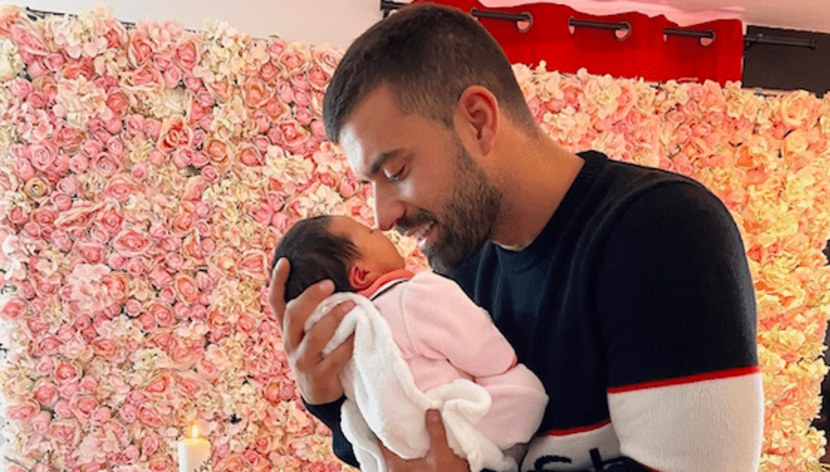 Vincent Queijo : il montre une photo de lui enfant et c’est le sosie de sa fille