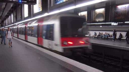 Yvelines : une jeune femme violemment agressée par 8 personnes dans le RER A
