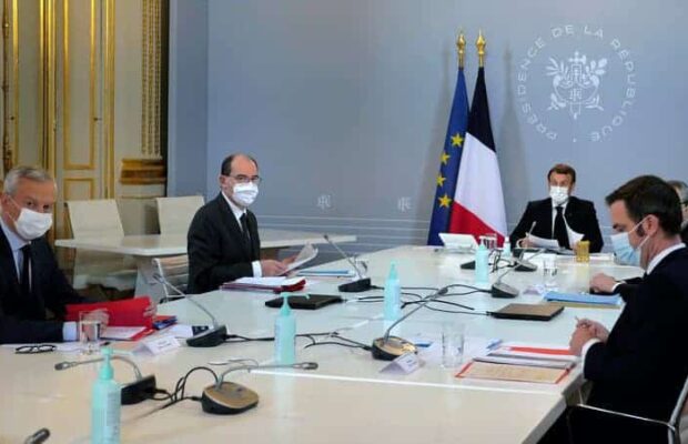 Reconfinement, couvre-feu national à 18h... Les 3 pistes envisagées