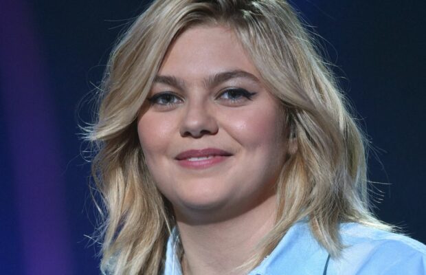 Louane : attaquée sur son poids, la chanteuse réplique