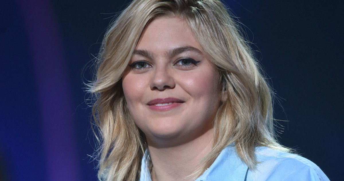 Louane : attaquée sur son poids, la chanteuse réplique