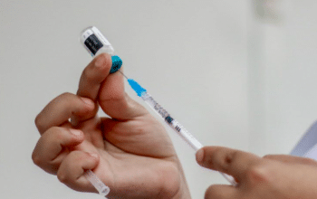 Covid-19 : l'Académie de médecine souhaite rendre le vaccin obligatoire