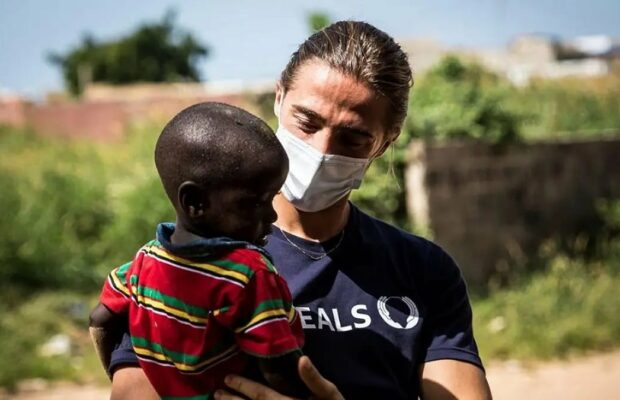 Dylan Thiry : Moundir l'accuse de mentir sur sa mission humanitaire au Sénégal, il réagit