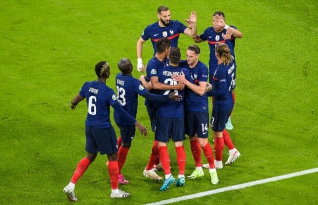 Euro 2021 : pourquoi les Bleus n'ont finalement pas posé un genou à terre avant le coup d'envoi du match