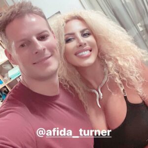 Afida Turner : sa photo non retouchée avec Matthieu Delormeau suscite les moqueries des internautes