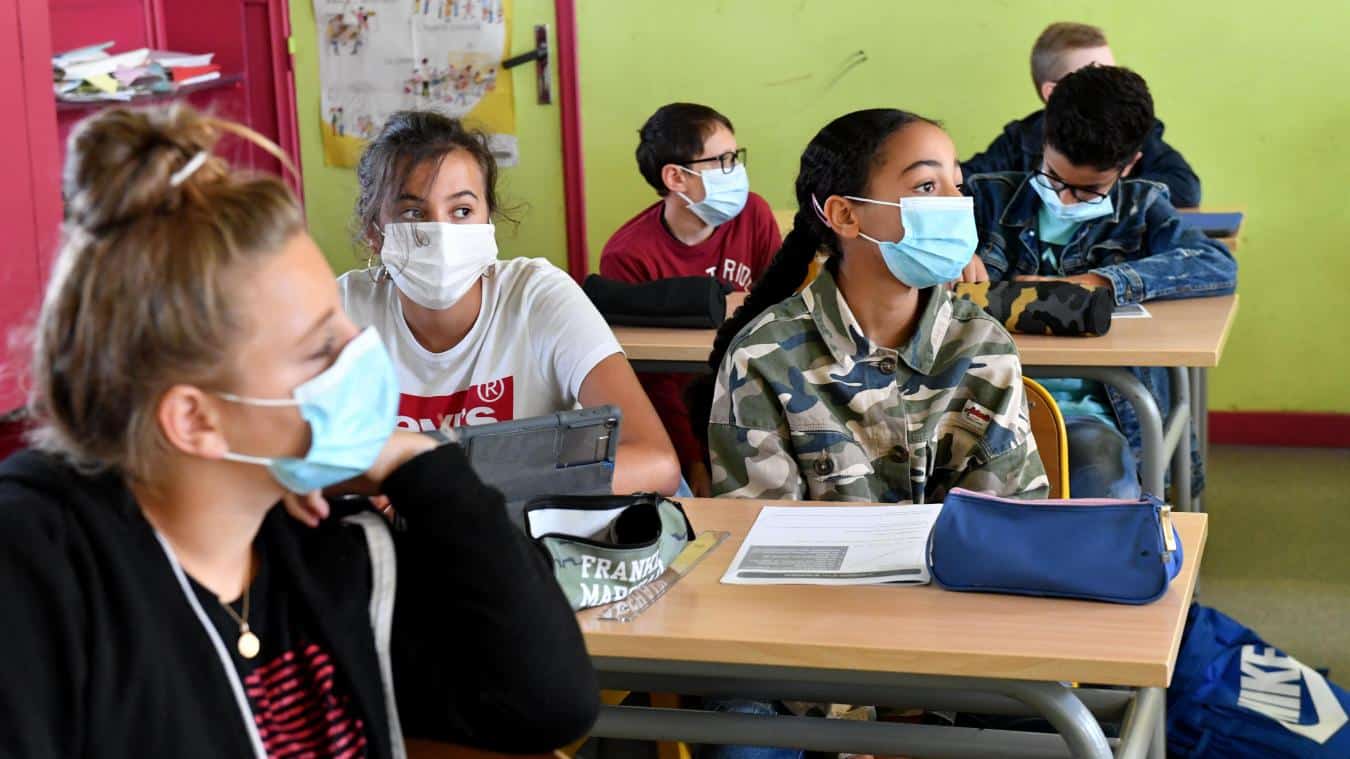 Covid-19 : le masque ne sera plus obligatoire à l'école dans certains départements