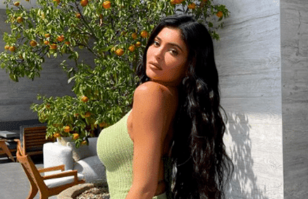 Kylie Jenner enceinte : elle confirme sa grossesse en montrant les réactions de Travis Scott et Kris Jenner