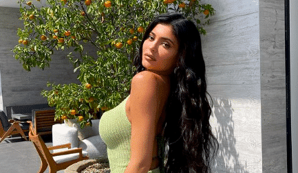 Kylie Jenner enceinte : elle confirme sa grossesse en montrant les réactions de Travis Scott et Kris Jenner