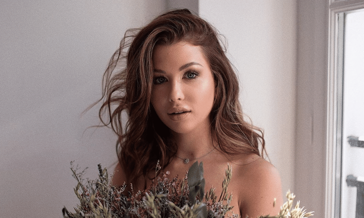 EnjoyPhoenix : elle lance une nouvelle e-boutique et conquiert ses fans