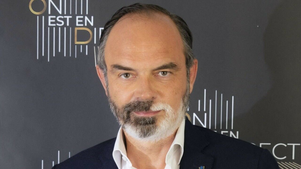 Édouard Philippe vexé : des remarques sur sa barbe dépigmentée ne passent pas