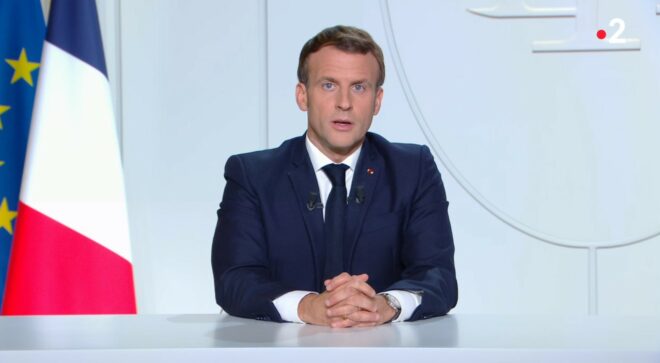 Pass Sanitaire, 3ème dose, port du masque... Découvrez ce que pourrait annoncer Emmanuel Macron ce mardi !